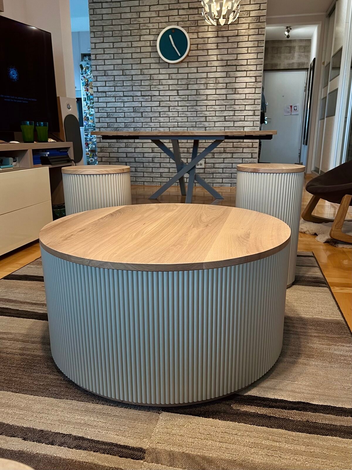Custom set — fluted sto i stolice